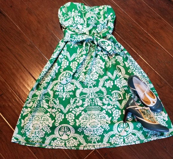 Chico/ forever Dresses & Skirts - Beautiful green and white strapless dress.